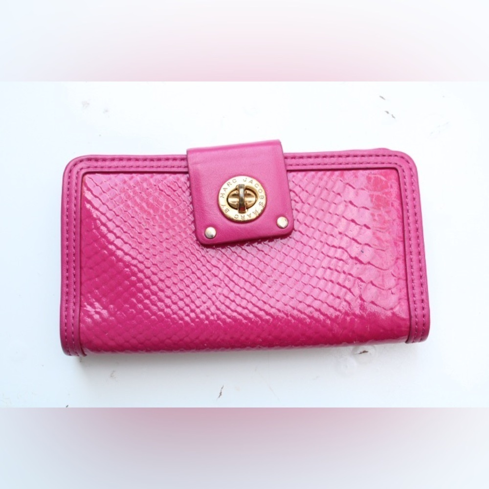 Marc by Marc Jacobs turn lock wallet
